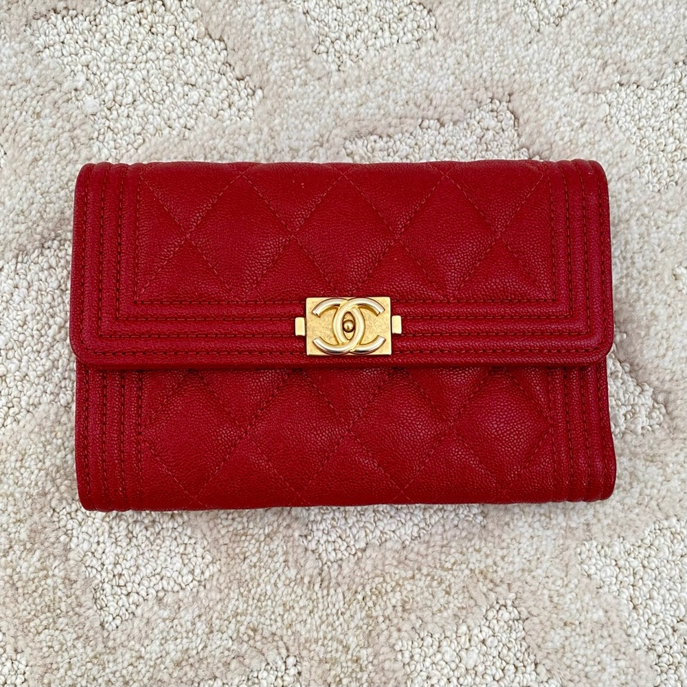 CHANEL🍒Red Quilted Trifold wallet with Gold Accent - Picture 2 of 16
